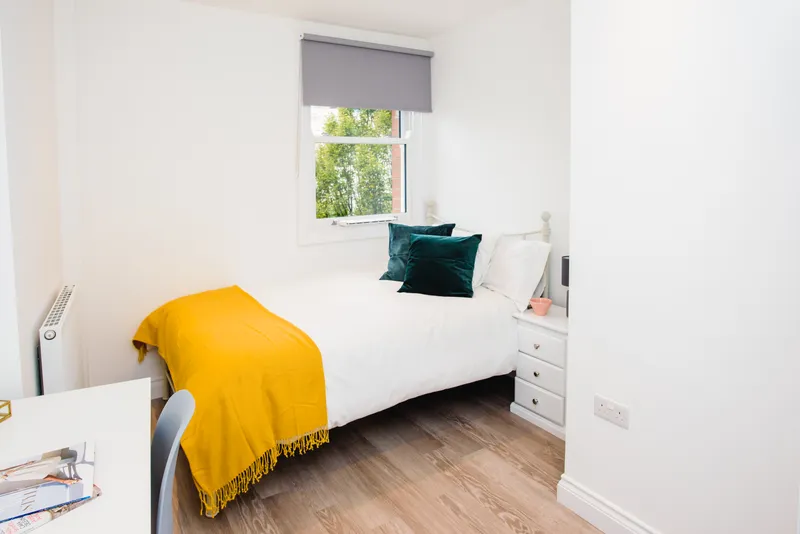 Flat E, 25 Lister Gate - Luxury 5 Bed City Centre Apartment - Thumbnail 11